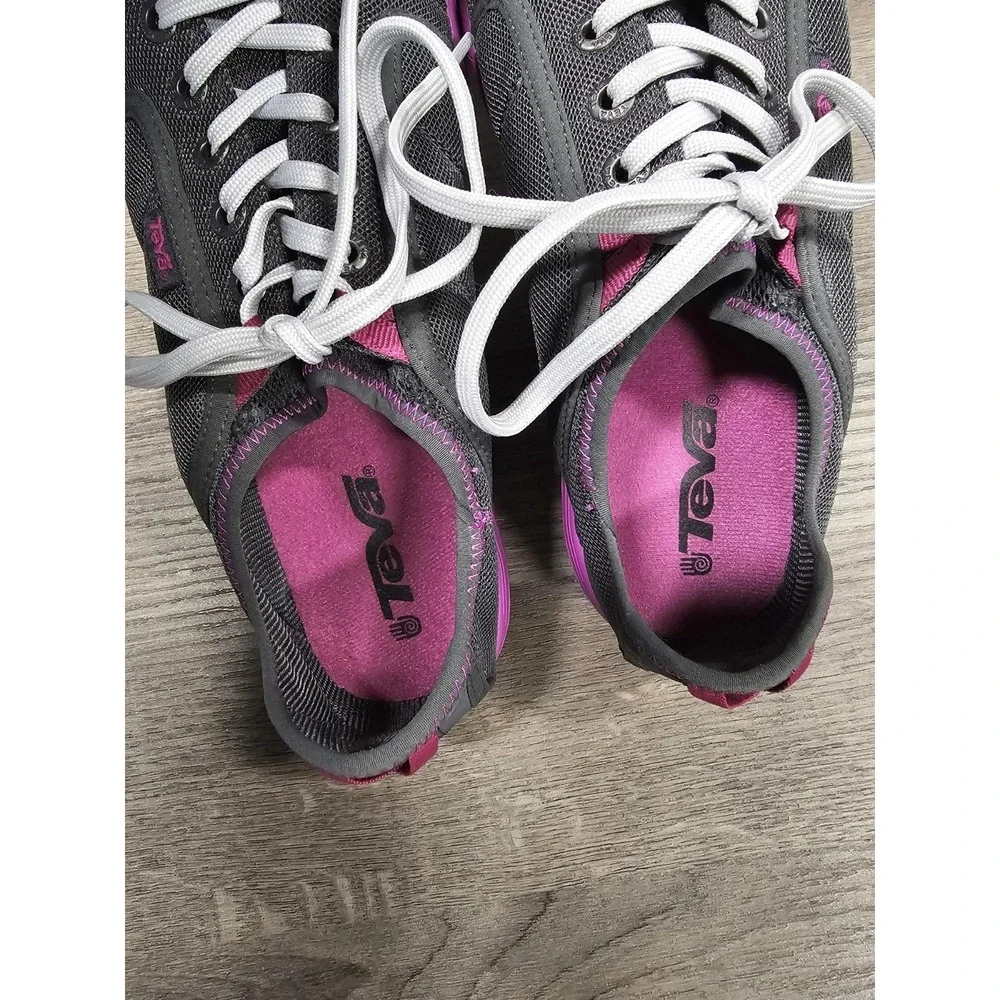 Teva Spider Rubber Jstep Womens 9.5 Purple Gray Shoes great tread and condition